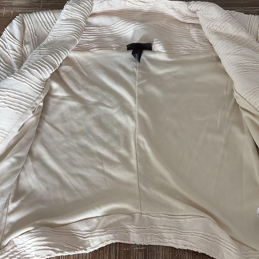 Cream, cropped jacket. - Picture 3 of 4